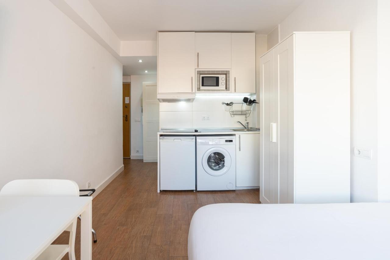 LU&CIA Malagueta 9 Apartment Malaga Bagian luar foto