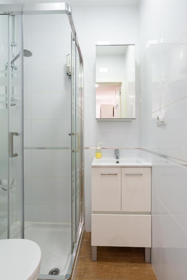 LU&CIA Malagueta 9 Apartment Malaga Bagian luar foto